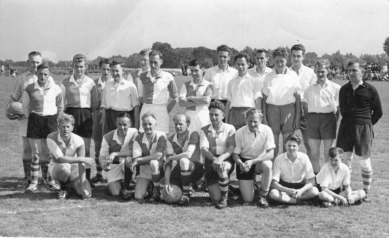 GB1960 Voetbalwedstrijd Gemeente-Melkfabriek 1960.jpg